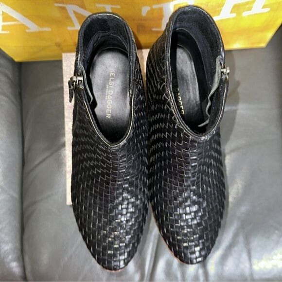 Anthro Kelsi Dagger 8.5 Black Criss Cross Leather Stack Block Heel Ankle Booties - Picture 8 of 10